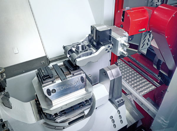 (c) Schultze Anlagentechnik GmbH Effiziente Teilefertigung Innenansicht mit Roboterarm