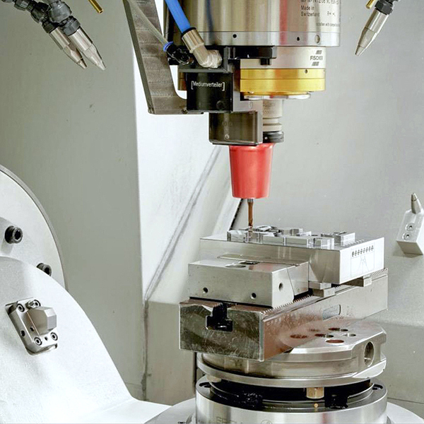 Schultze Anlagentechnik GmbH Workshop Moldino Close up Arbeitsraum