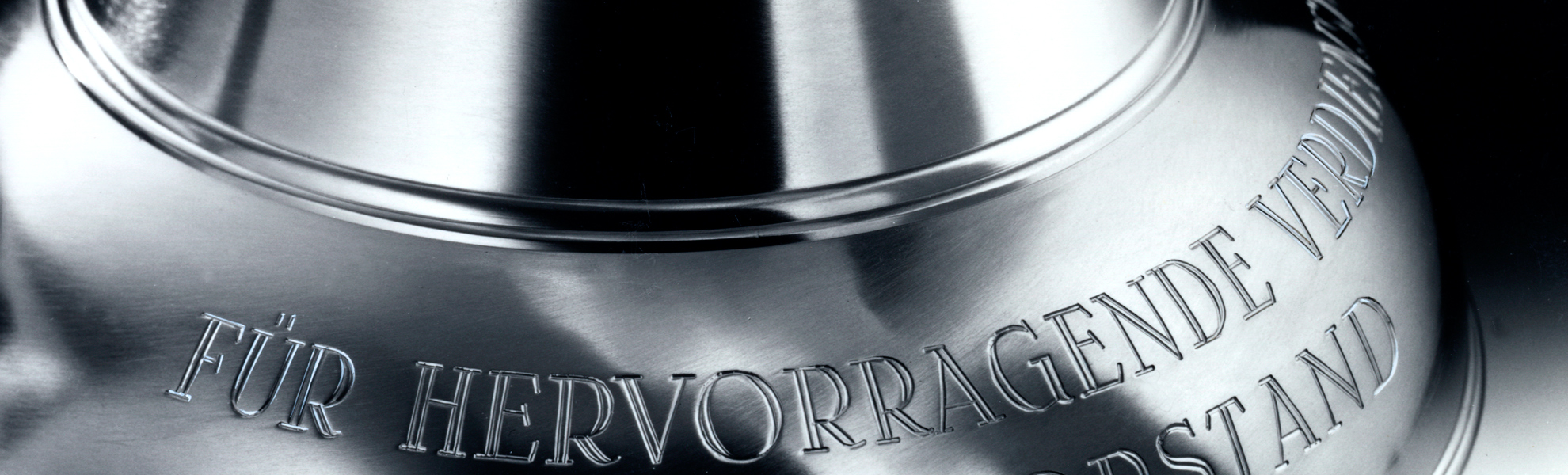 Schultze Anlagentechnik GmbH Zinn Detail Gravur